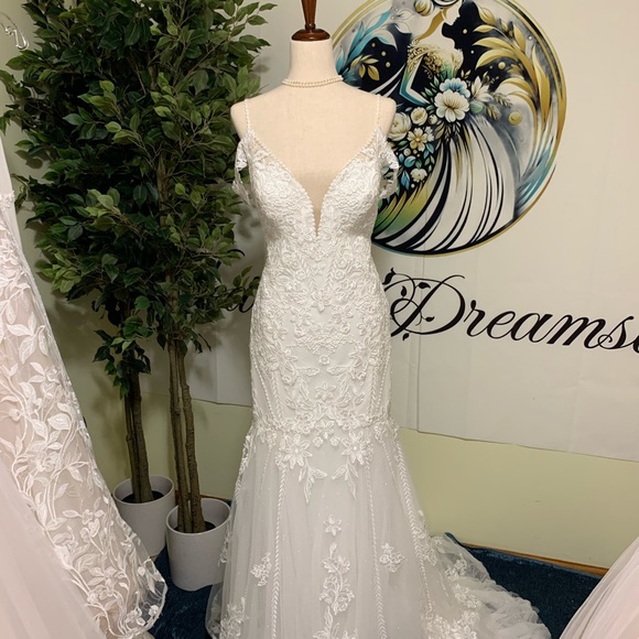 Maggie Sottero 21SW808 Lace Wedding Dress - Picture 1 of 2
